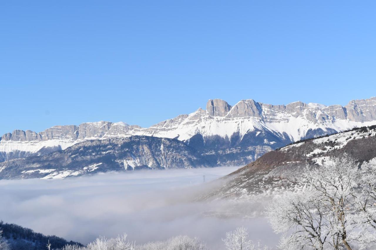 Gite Au Printemps Japonais, Petit Train De La Mure, Parc Des Ecrins Pierre-Chatel エクステリア 写真