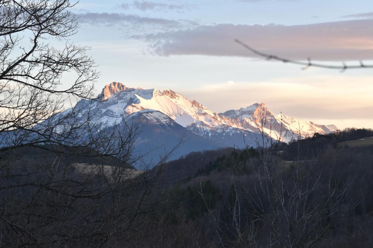 Gite Au Printemps Japonais, Petit Train De La Mure, Parc Des Ecrins Pierre-Chatel エクステリア 写真