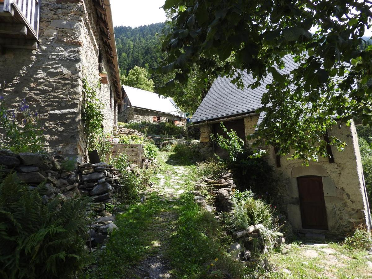 Gite Au Printemps Japonais, Petit Train De La Mure, Parc Des Ecrins Pierre-Chatel エクステリア 写真