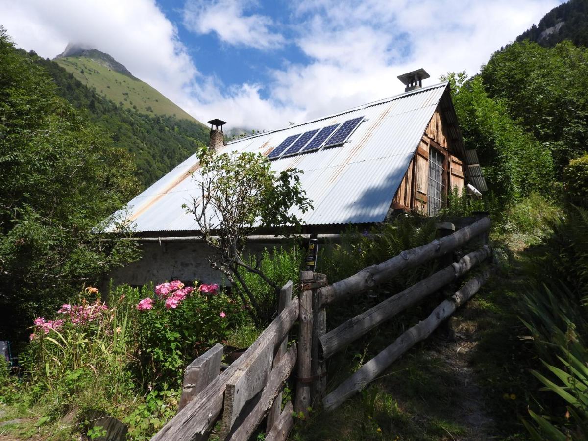 Gite Au Printemps Japonais, Petit Train De La Mure, Parc Des Ecrins Pierre-Chatel エクステリア 写真