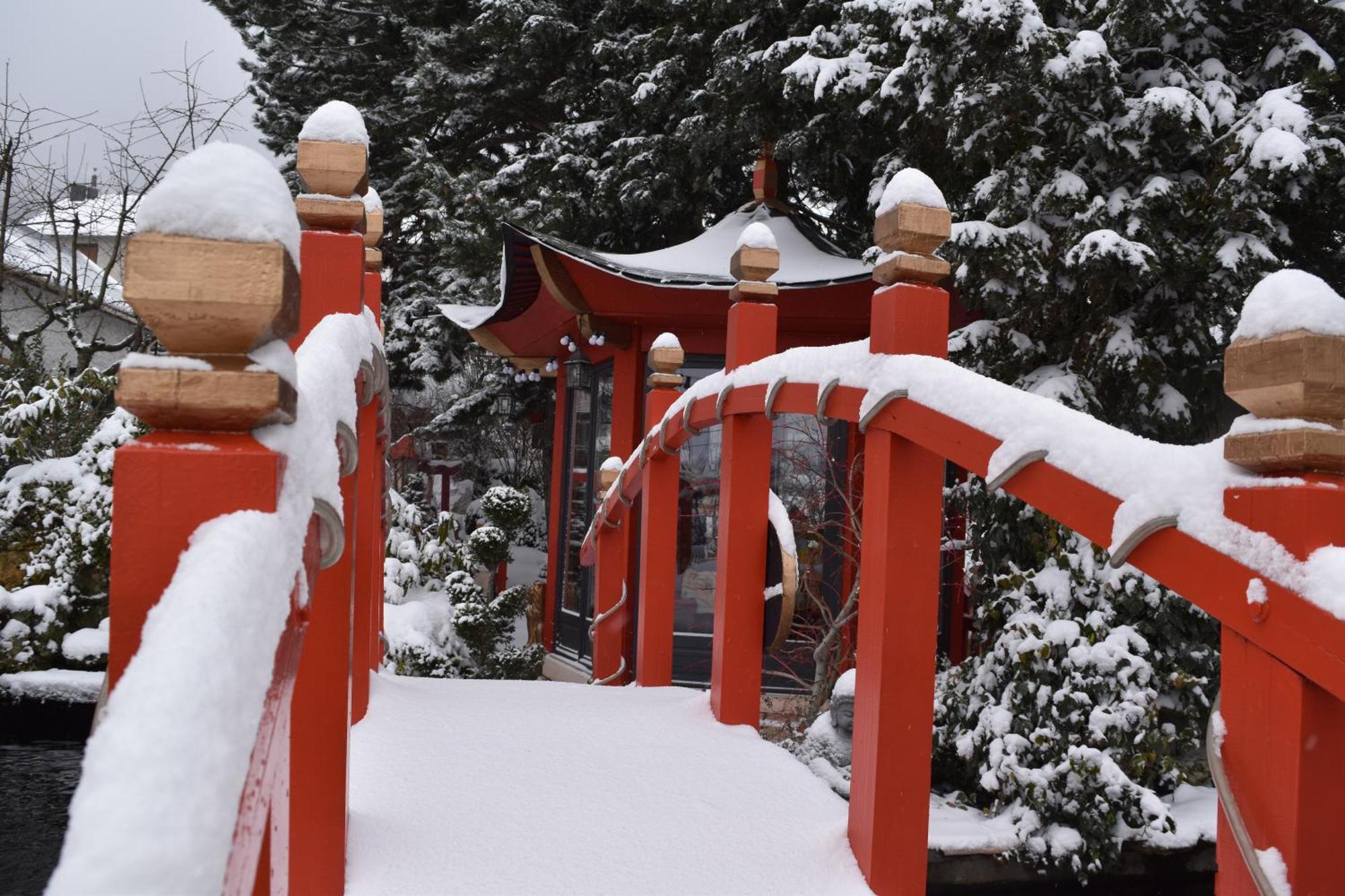 Gite Au Printemps Japonais, Petit Train De La Mure, Parc Des Ecrins Pierre-Chatel エクステリア 写真